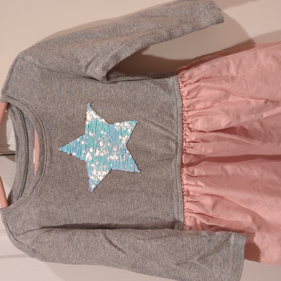 GAP Pink and gray dress with flip sequined star on front. Size S. - Picture 2 of 5
